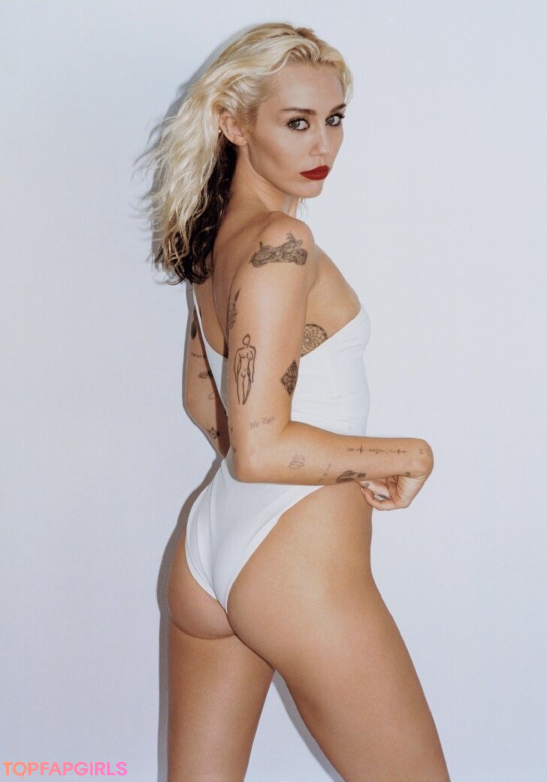 Naakte gelekte OnlyFans-foto van Miley Cyrus #1927