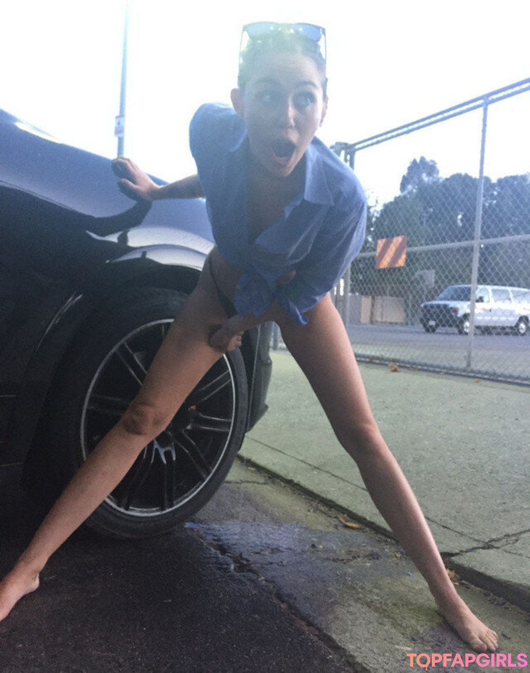 Naakte gelekte OnlyFans-foto van Miley Cyrus #1982