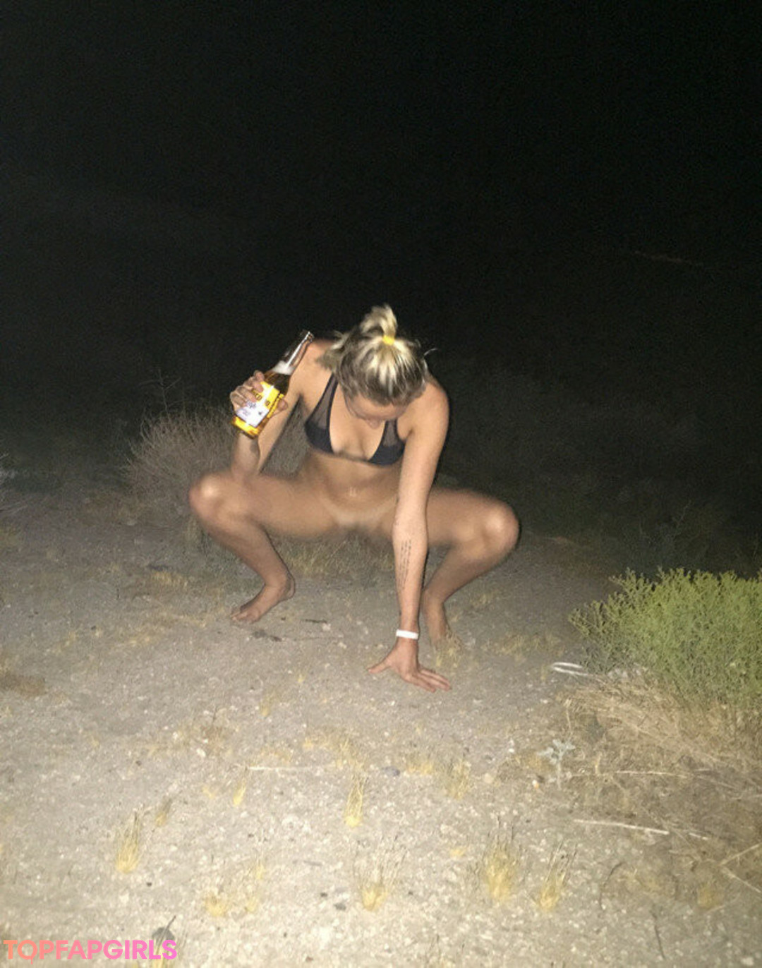 Naakte gelekte OnlyFans-foto van Miley Cyrus #1985
