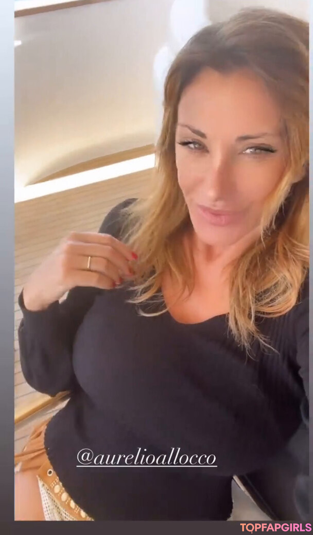 Naakte gelekte OnlyFans-foto van Sabrina Salerno #1402