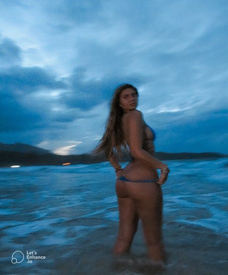Naakte gelekte OnlyFans-foto van Sofia Jamora