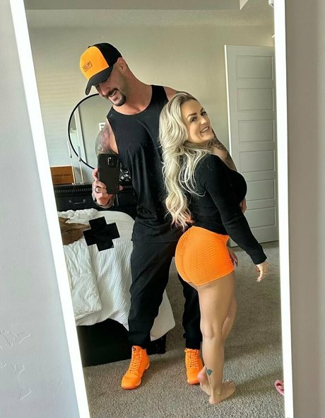 Naakte gelekte OnlyFans-foto van Cheekschase1