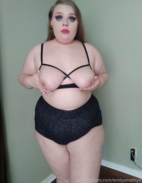Naakte gelekte OnlyFans-foto van Phoebegoth