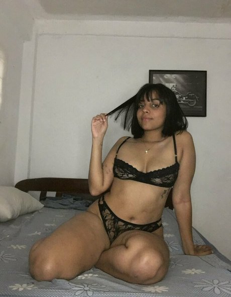Naakte gelekte OnlyFans-foto van Kellybootybrown