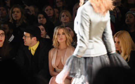 Naakte gelekte OnlyFans-foto van Ashley Benson