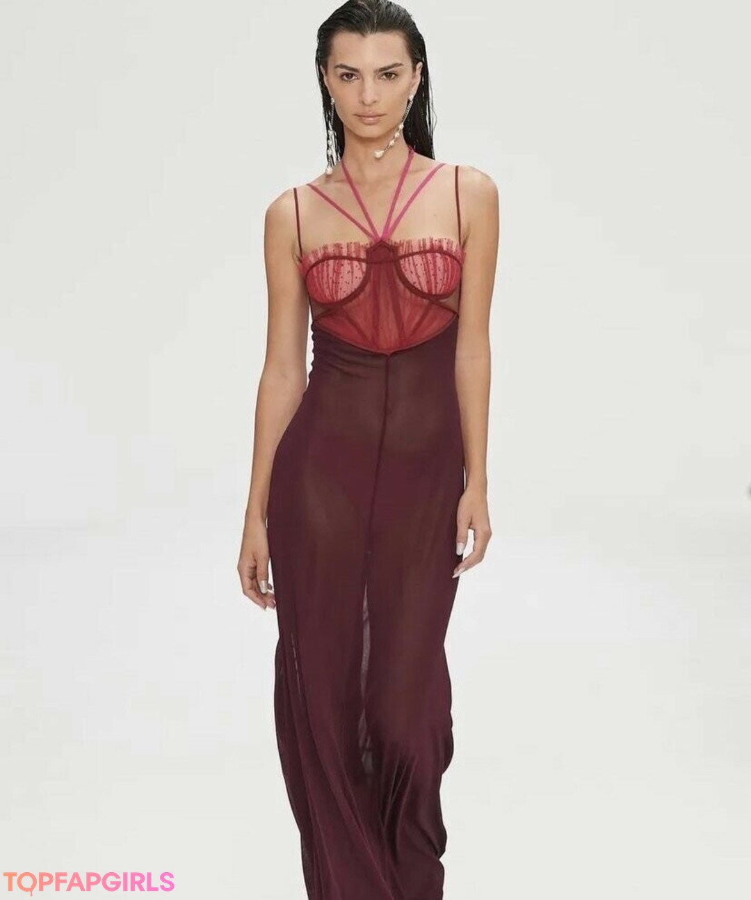 Naakte gelekte OnlyFans-foto van Emily Ratajkowski #1046