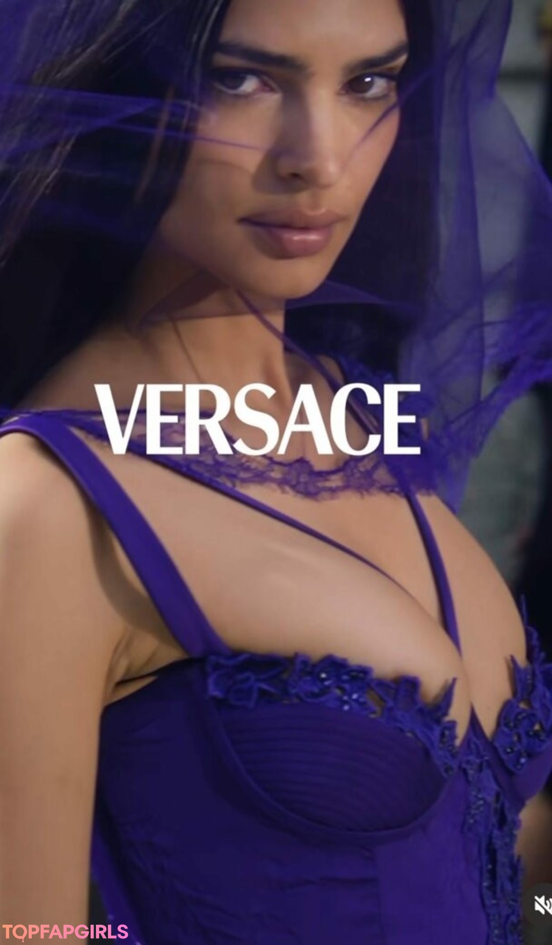 Naakte gelekte OnlyFans-foto van Emily Ratajkowski #1273