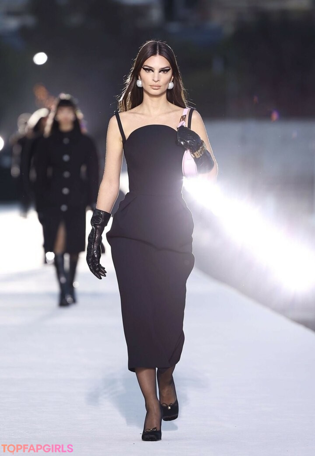 Naakte gelekte OnlyFans-foto van Emily Ratajkowski #1391