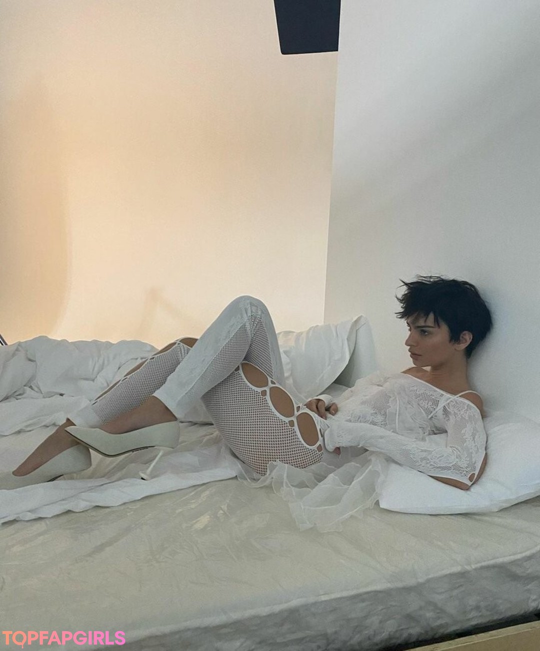 Naakte gelekte OnlyFans-foto van Emily Ratajkowski #1452