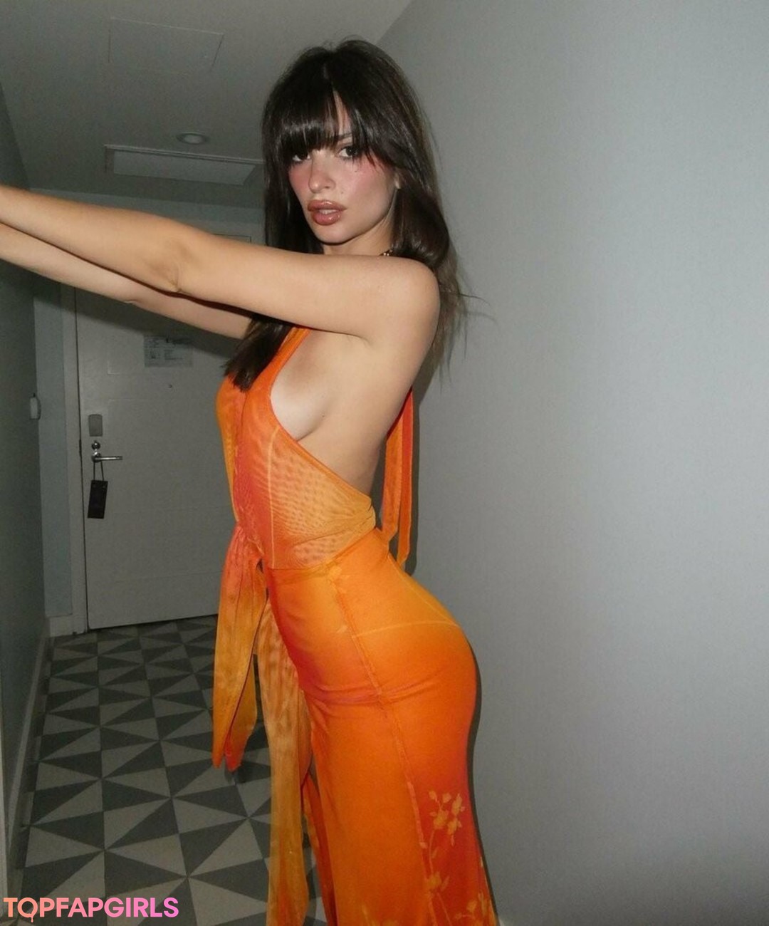 Naakte gelekte OnlyFans-foto van Emily Ratajkowski #1638