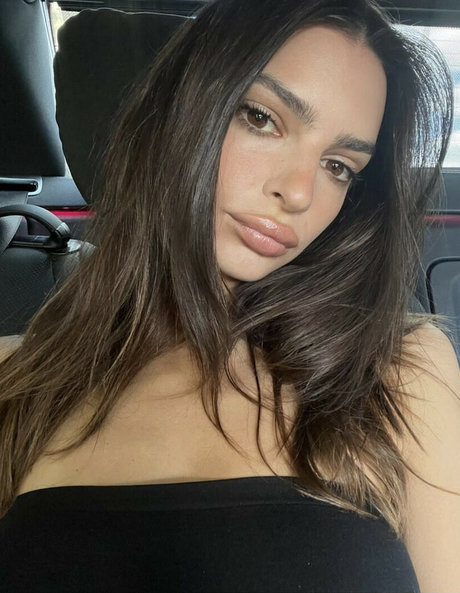 Emily Ratajkowski