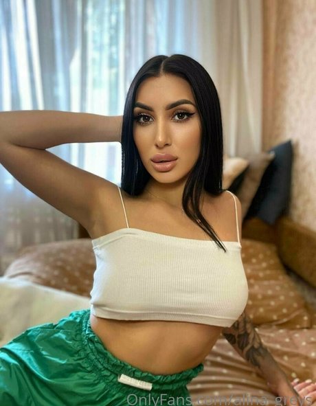 Naakte gelekte OnlyFans-foto van Alinagreys