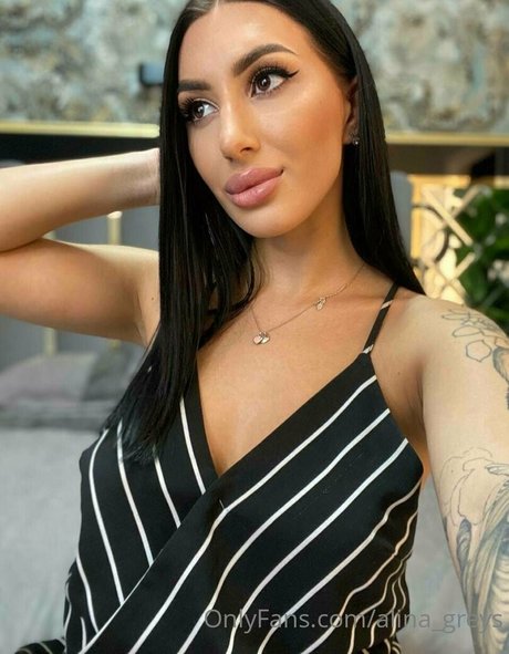 Naakte gelekte OnlyFans-foto van Alinagreys