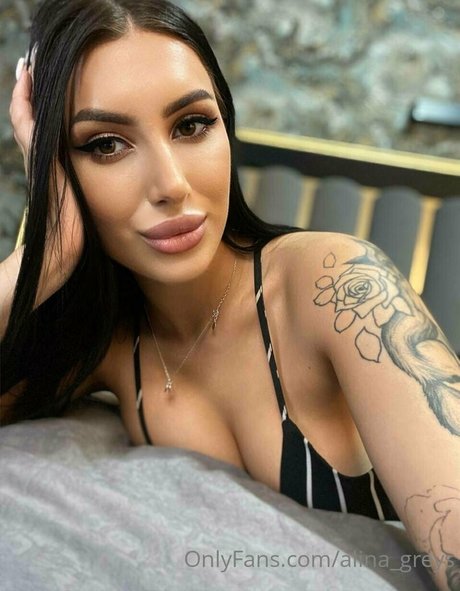 Naakte gelekte OnlyFans-foto van Alinagreys