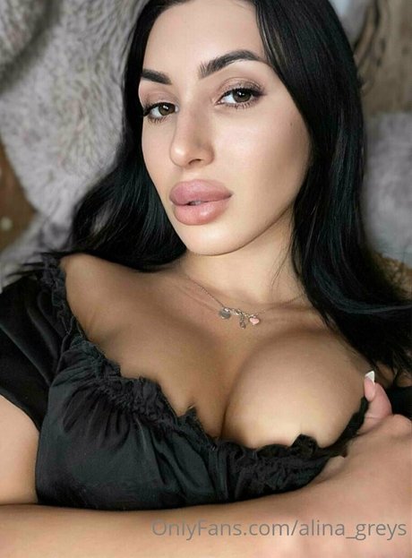 Naakte gelekte OnlyFans-foto van Alinagreys