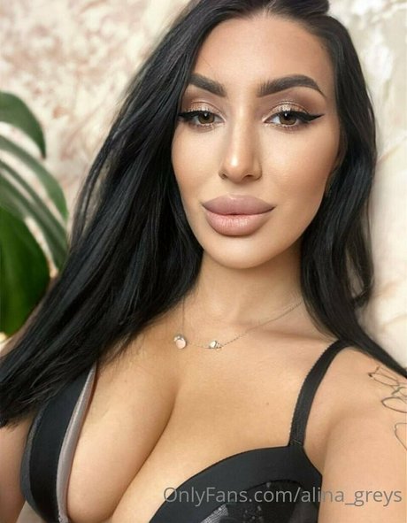 Naakte gelekte OnlyFans-foto van Alinagreys