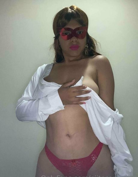 Naakte gelekte OnlyFans-foto van Ojitosangelita