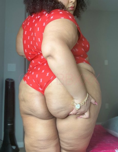Naakte gelekte OnlyFans-foto van Cheybbxxx