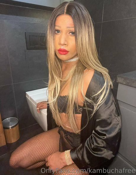 Naakte gelekte OnlyFans-foto van Kambuchafree