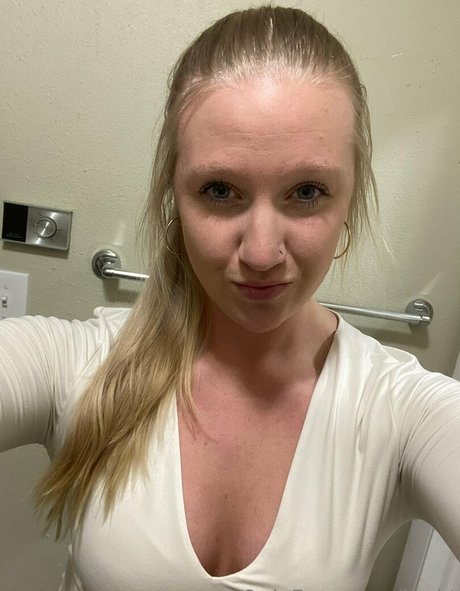 Naakte gelekte OnlyFans-foto van Itskt