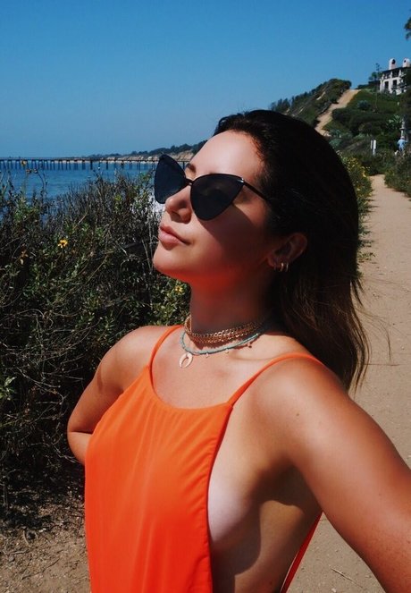 Naakte gelekte OnlyFans-foto van Ashley Tisdale