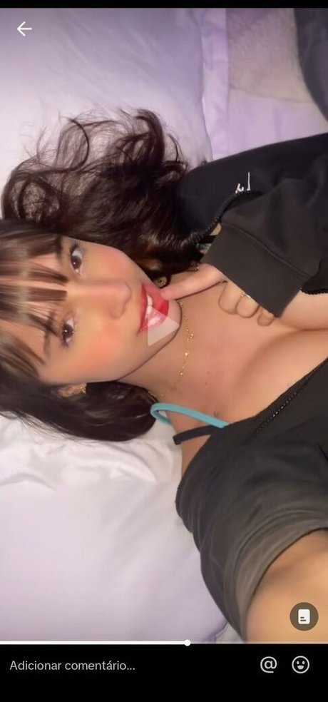 Naakte gelekte OnlyFans-foto van Belaak Bela Ak Trovao