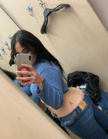 Naakte gelekte OnlyFans-foto van Kathelove21