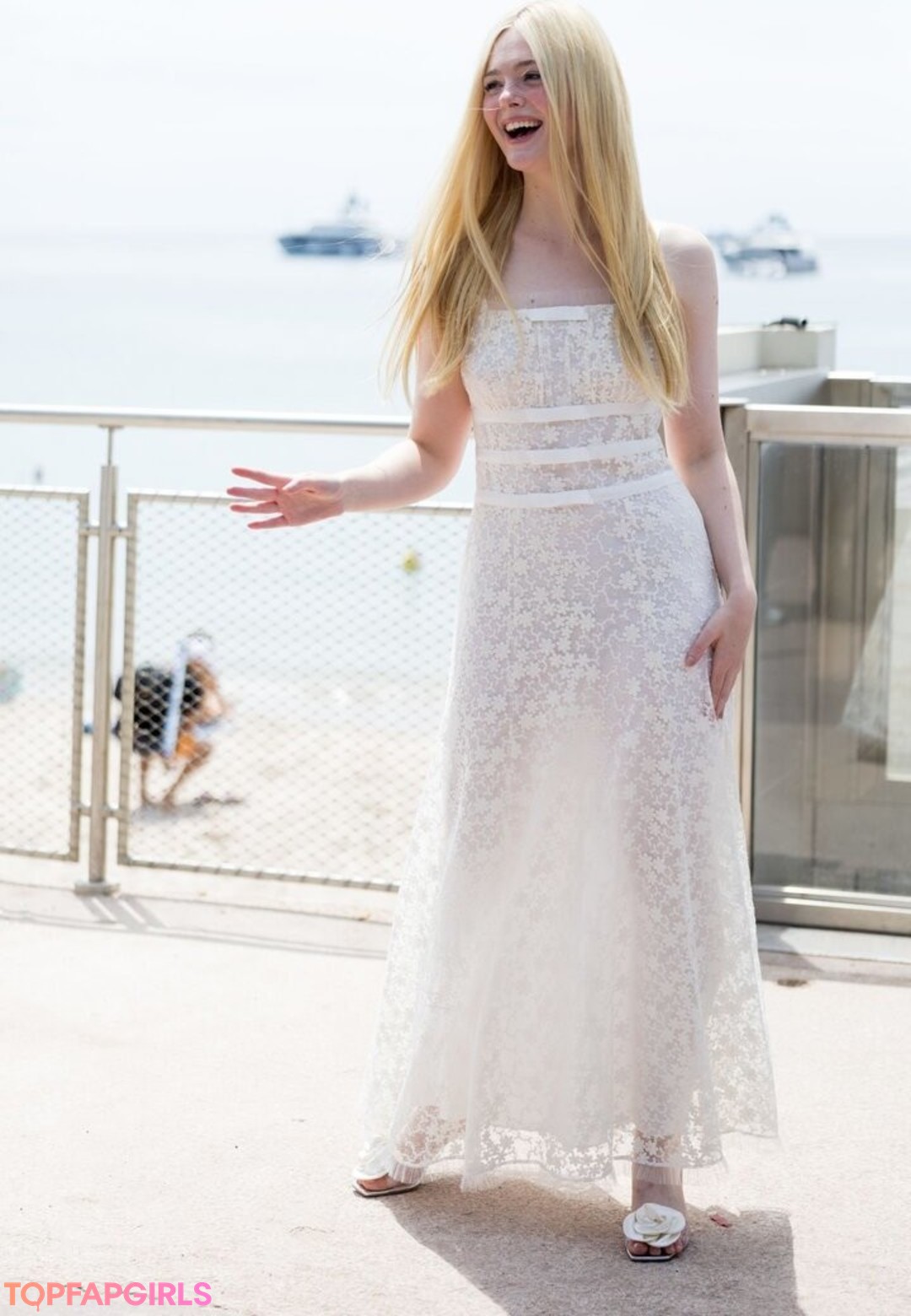 Naakte gelekte OnlyFans-foto van Elle Fanning #1015