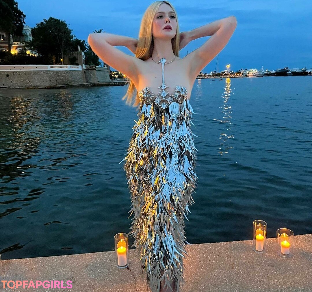 Naakte gelekte OnlyFans-foto van Elle Fanning #1047