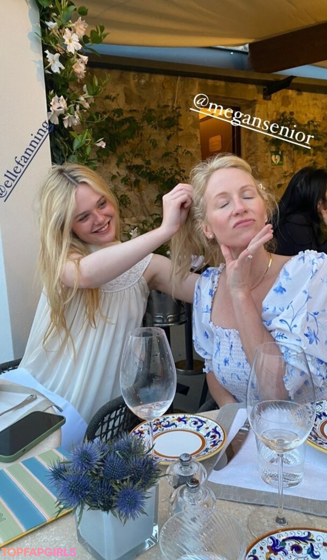 Naakte gelekte OnlyFans-foto van Elle Fanning #1055