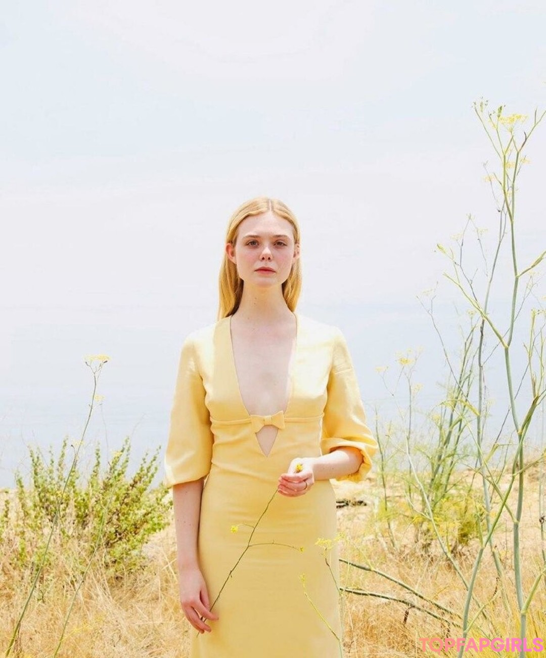 Naakte gelekte OnlyFans-foto van Elle Fanning #1061