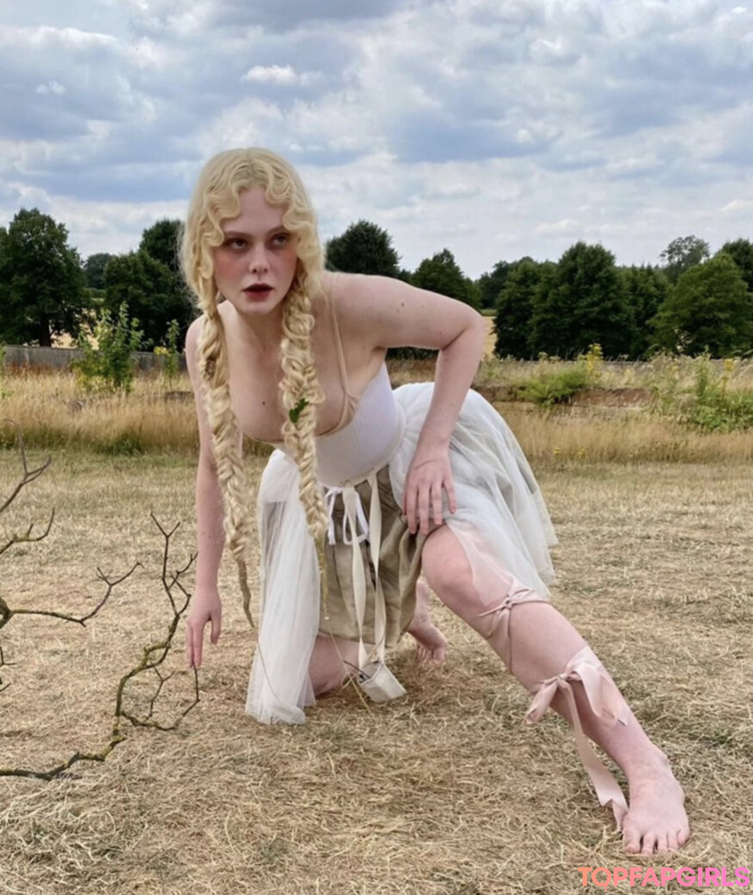 Naakte gelekte OnlyFans-foto van Elle Fanning #1076