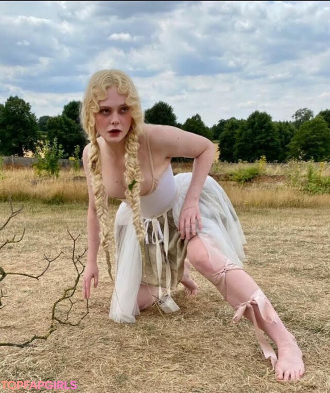 Naakte gelekte OnlyFans-foto van Elle Fanning #1078