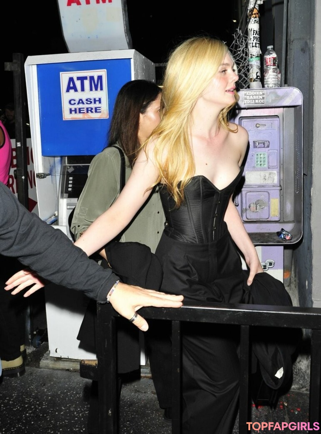 Naakte gelekte OnlyFans-foto van Elle Fanning #1114