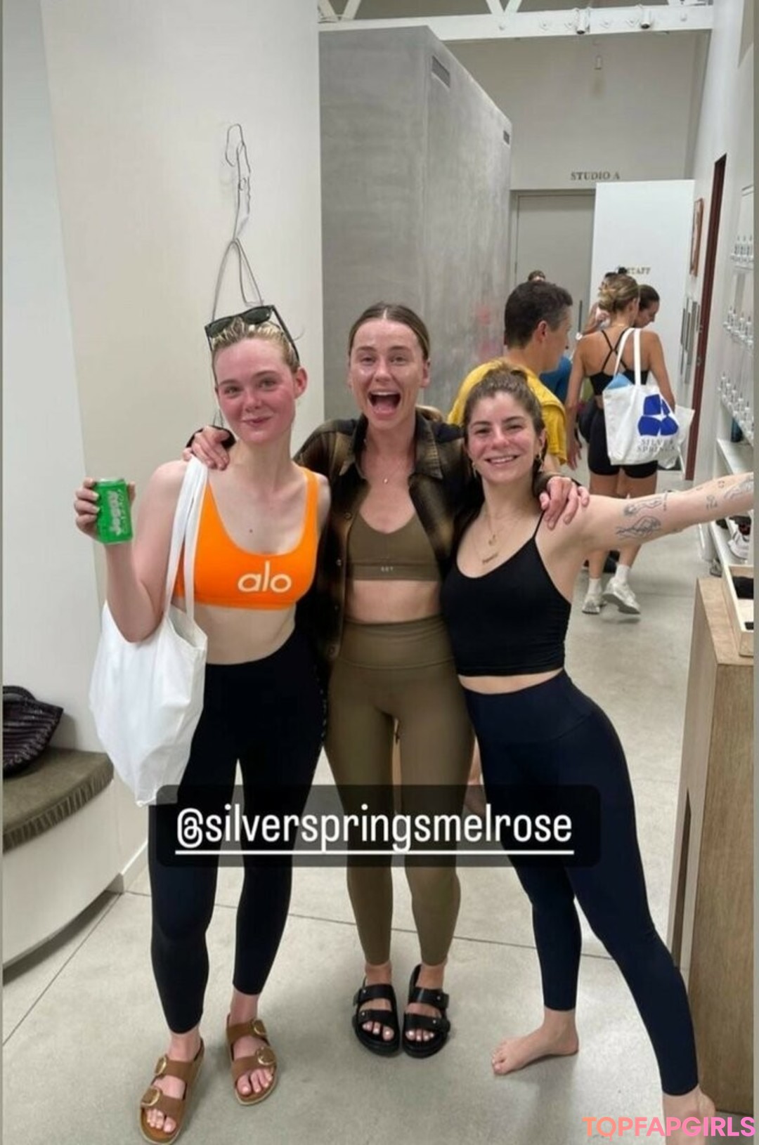 Naakte gelekte OnlyFans-foto van Elle Fanning #1141