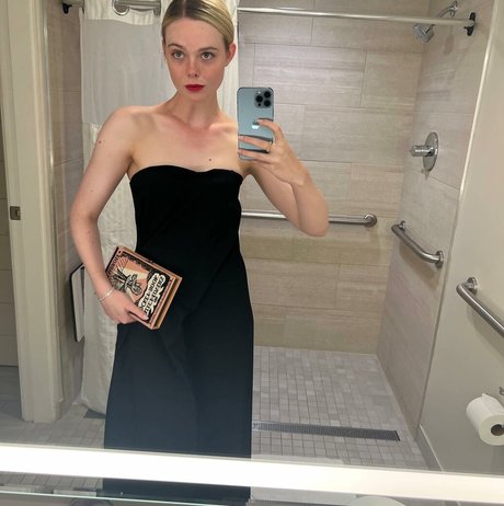 Naakte gelekte OnlyFans-foto van Elle Fanning