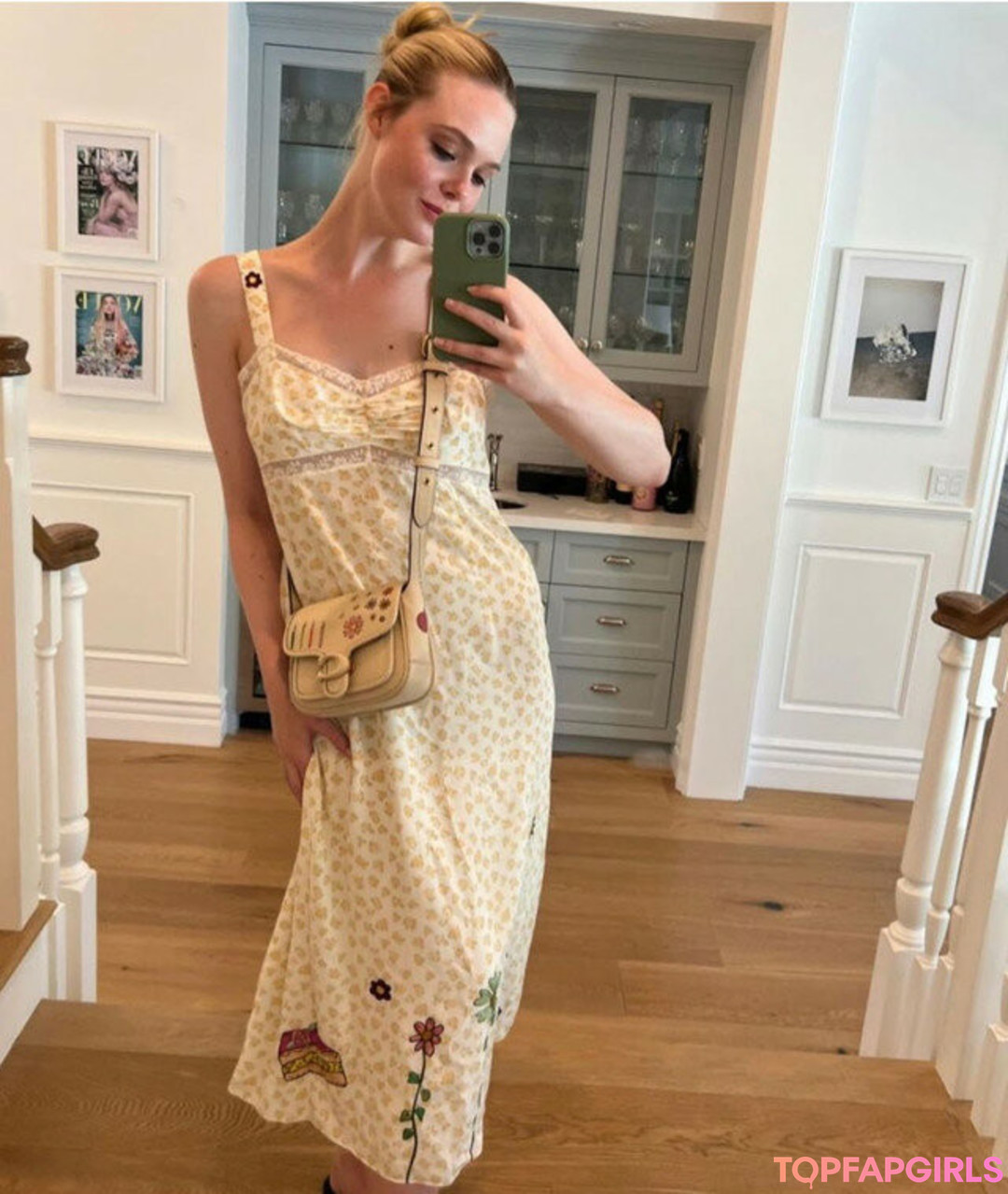 Naakte gelekte OnlyFans-foto van Elle Fanning #1187