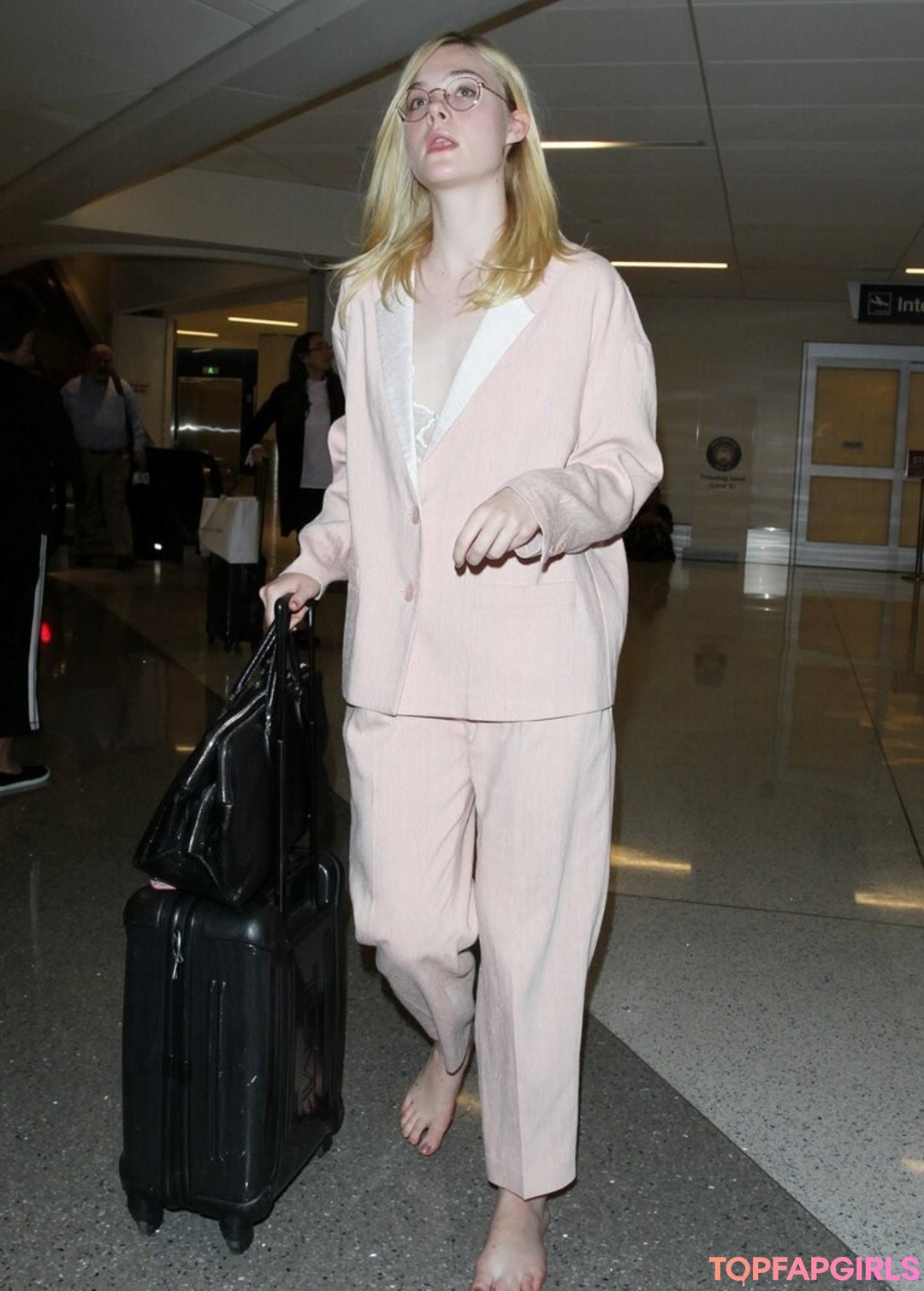 Naakte gelekte OnlyFans-foto van Elle Fanning #1220