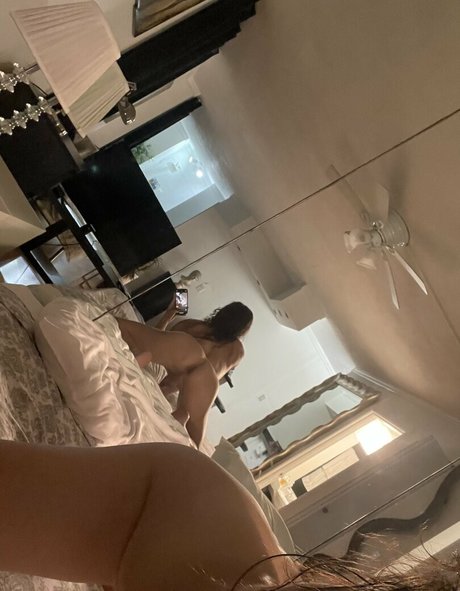Naakte gelekte OnlyFans-foto van Michellekunis