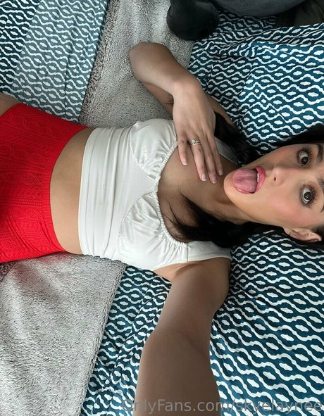 Naakte gelekte OnlyFans-foto van Skyelaynee