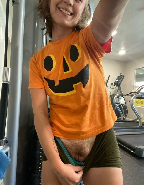 Naakte gelekte OnlyFans-foto van Spitinmymouth420