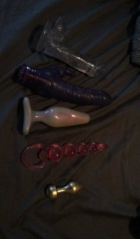 Naakte gelekte OnlyFans-foto van Spitinmymouth420