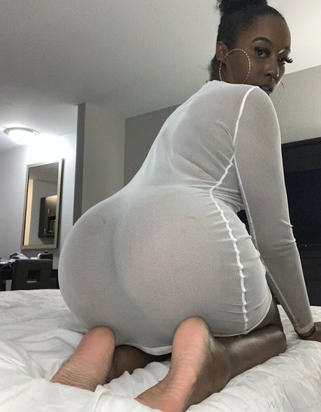 Naakte gelekte OnlyFans-foto van Waveysolezz