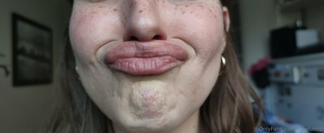Naakte gelekte OnlyFans-foto van Lucylumid