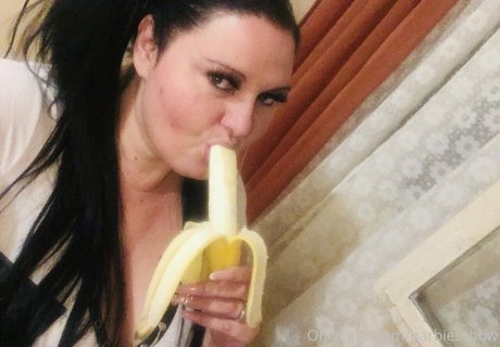Naakte gelekte OnlyFans-foto van Barbiessbbw