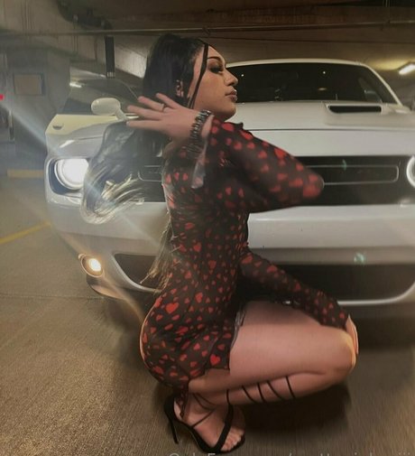 Naakte gelekte OnlyFans-foto van Prettypinkuziii