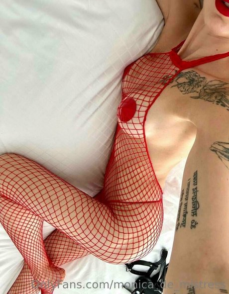 Naakte gelekte OnlyFans-foto van Monicademistress