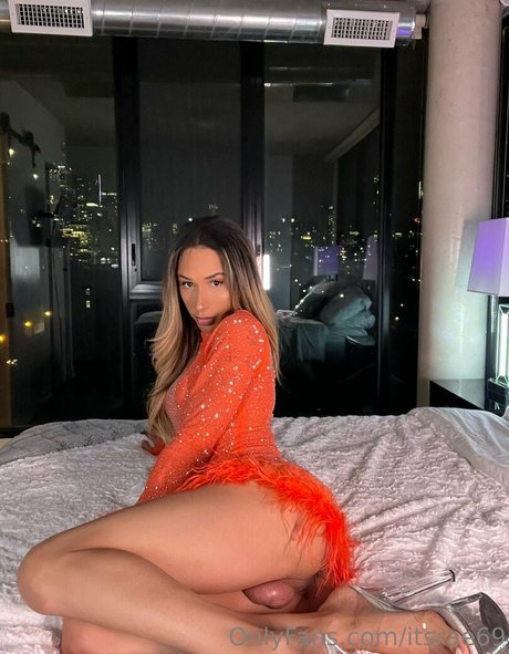 Naakte gelekte OnlyFans-foto van Itsrae69
