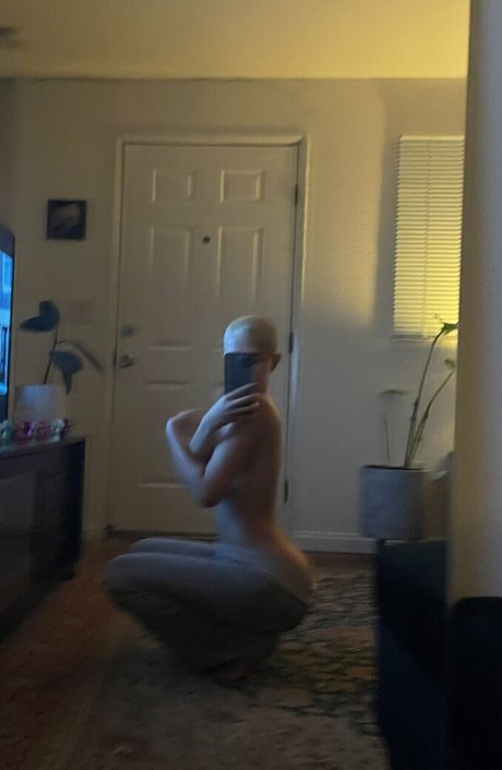Naakte gelekte OnlyFans-foto van Daisy Delancey