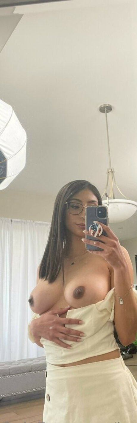 Naakte gelekte OnlyFans-foto van Sona Bella